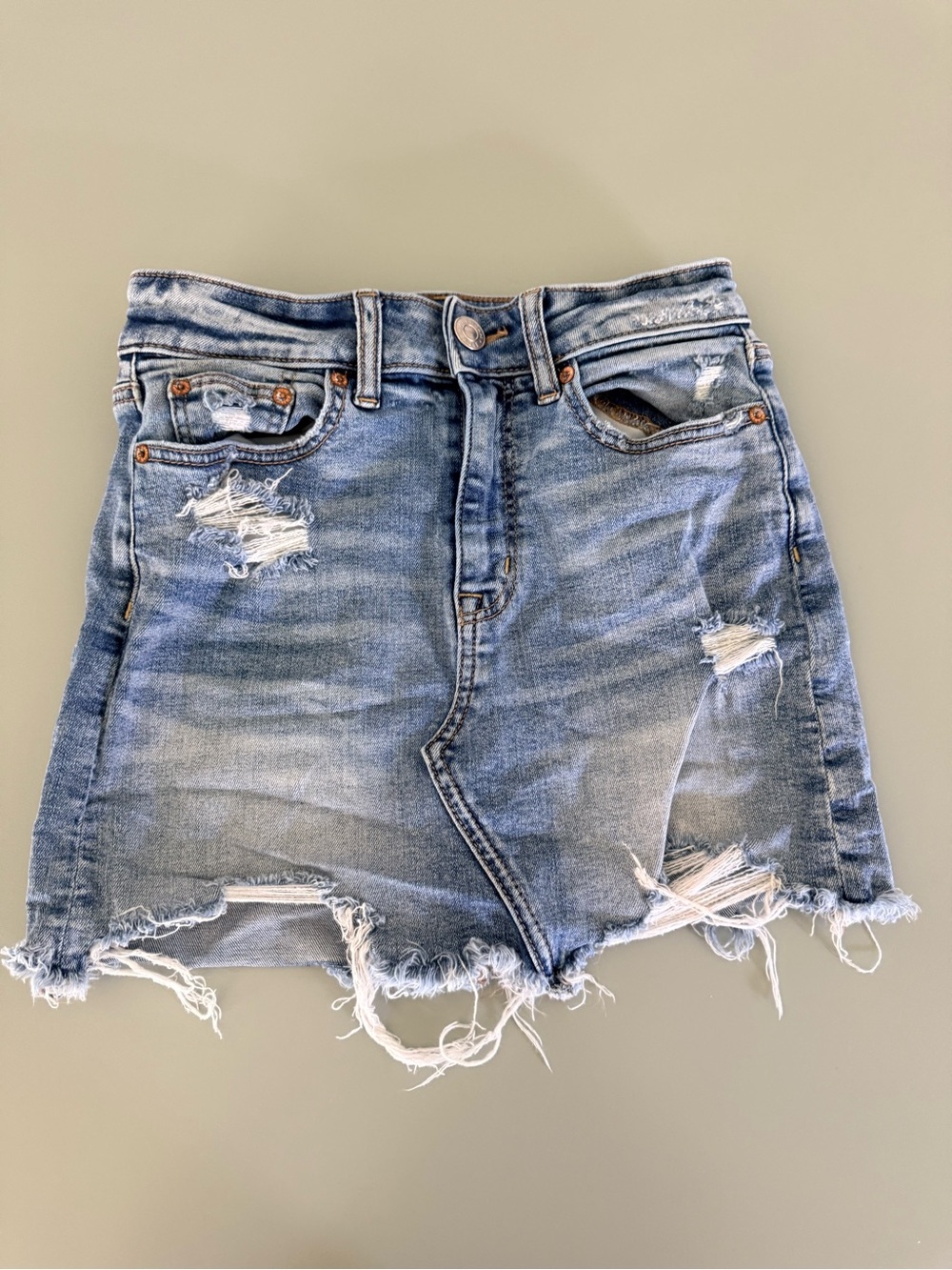 American Eagle Women’s Distressed Light Blue Denim Jeans and Denim Skirt - Picture 3 of 10